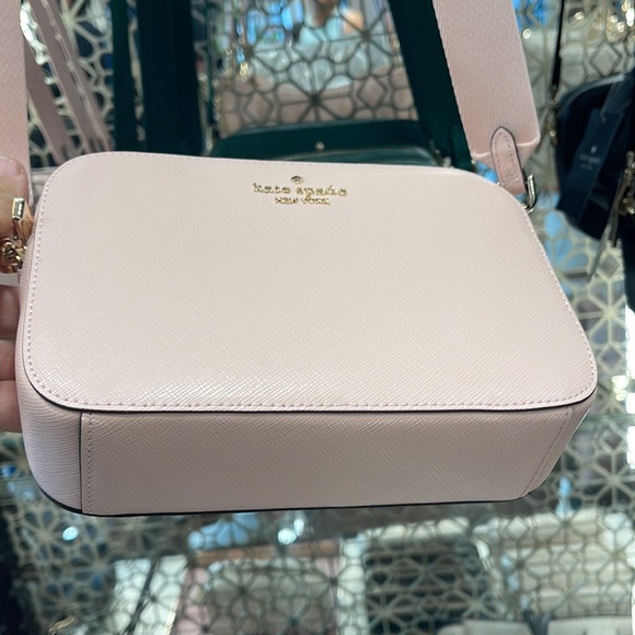 Kate Spade Madison Mini Camera Bag
COLOR:
Conch Pink
NWT - Picture 16 of 16